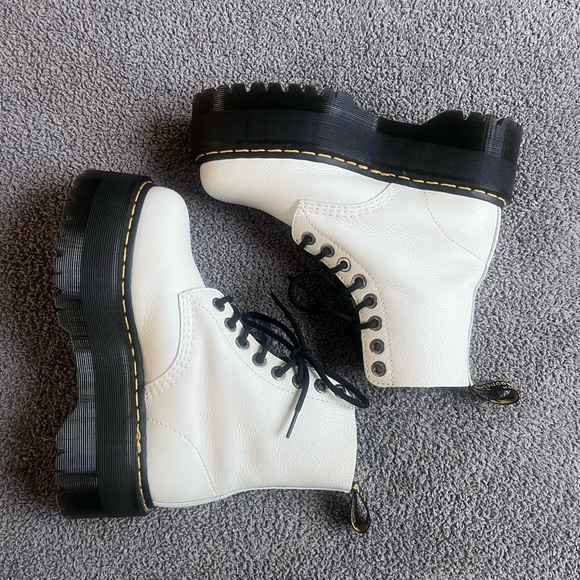 NWOT Dr. Martens White 1460 Pascal Max Boots - Picture 1 of 8